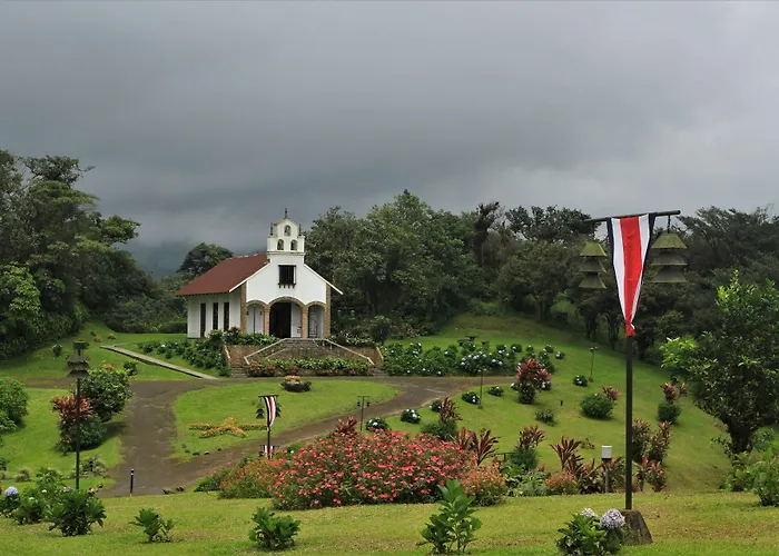 Villa Blanca Cloud Forest Hotel & Retreat